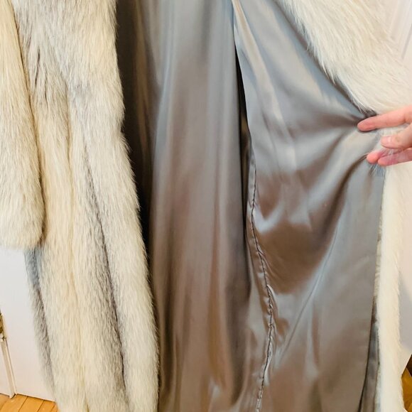 Incredible Full Length Blue Fox Fur Coat | Beautiful Collar | Stunning White Fur - Picture 7 of 16
